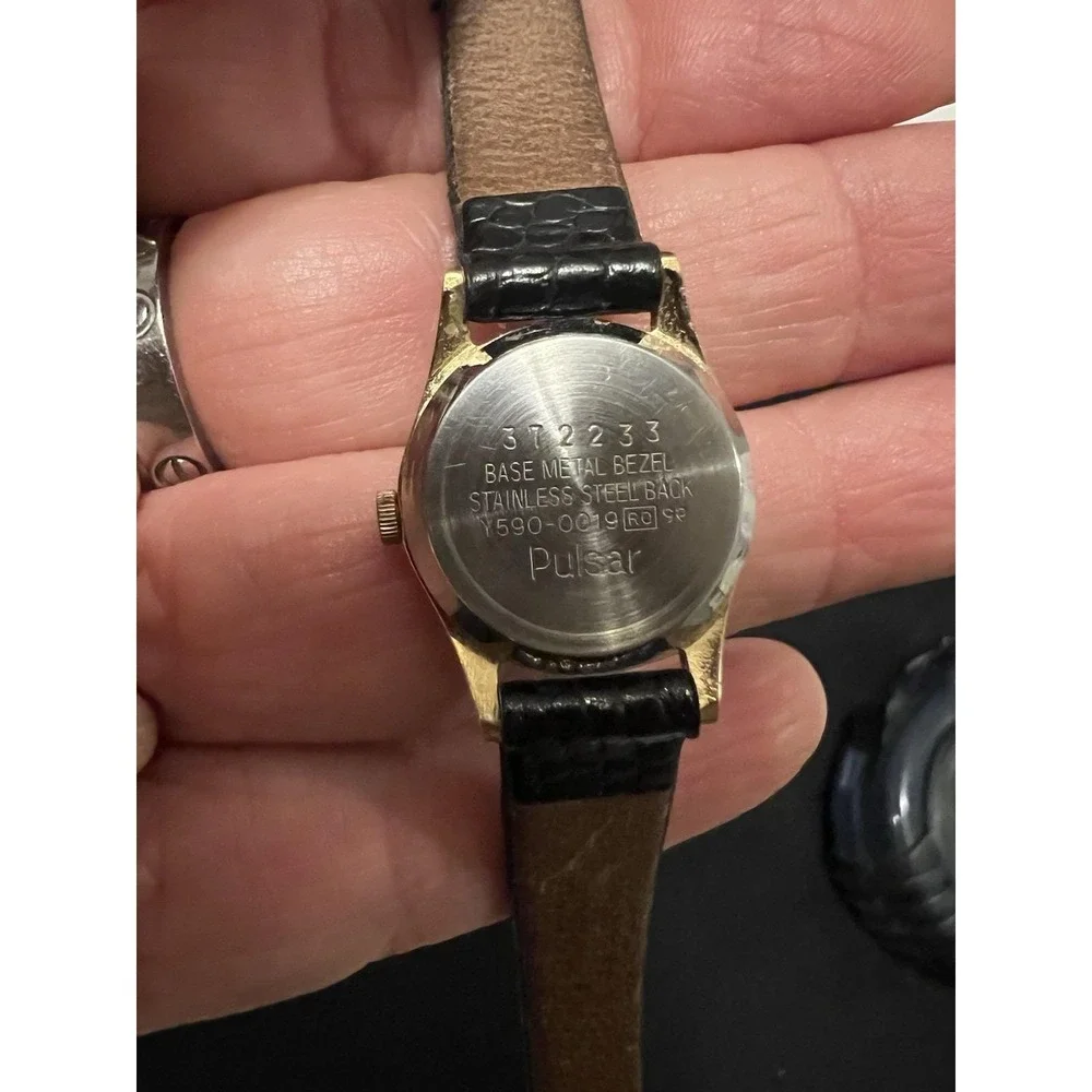 Pulsar Women's Gold Tone Embossed Leather Strap Watch Vintage